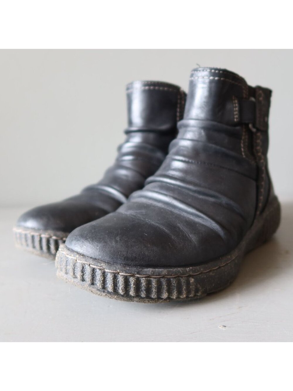 Clarks Shoes Black Leather Ankle Boots Women's Size 5.5